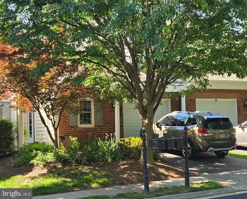Property Slideshow image 2 of 28 | 44397 oakmont manor sq, Ashburn, VA, 20147