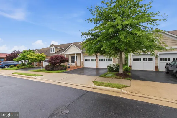 Property Slideshow image 2 of 56 | 8932 pink carnation ct, Lorton, VA, 22079