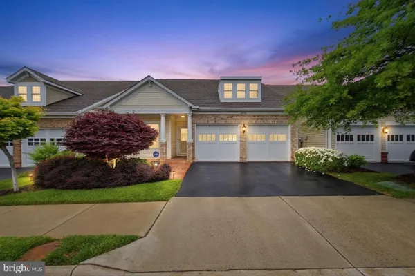 Property Slideshow image 3 of 56 | 8932 pink carnation ct, Lorton, VA, 22079