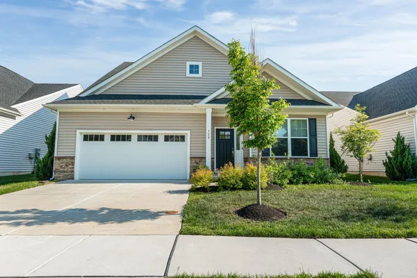 Property Slideshow image 2 of 42 | 520 davis falls dr, Newark, DE, 19702
