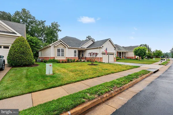 Property Slideshow image 3 of 60 | 13618 heritage valley way, Gainesville, VA, 20155