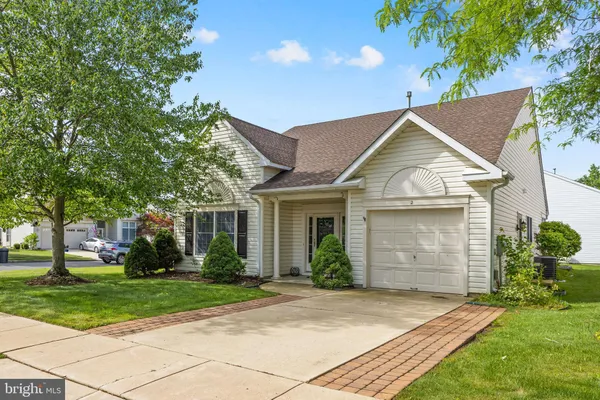Property Slideshow image 2 of 25 | 2 briarwood ct, Columbus, NJ, 08022