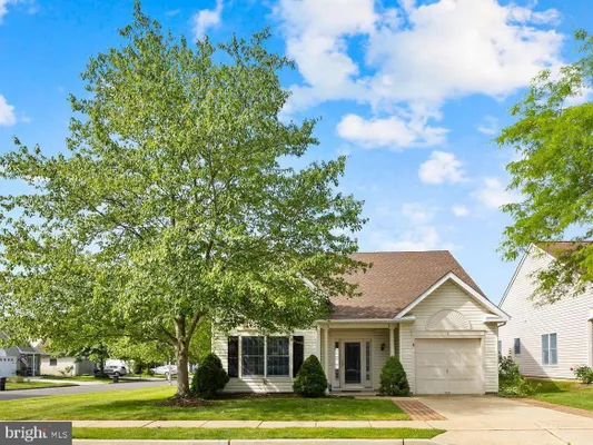 Property Slideshow image 3 of 25 | 2 briarwood ct, Columbus, NJ, 08022