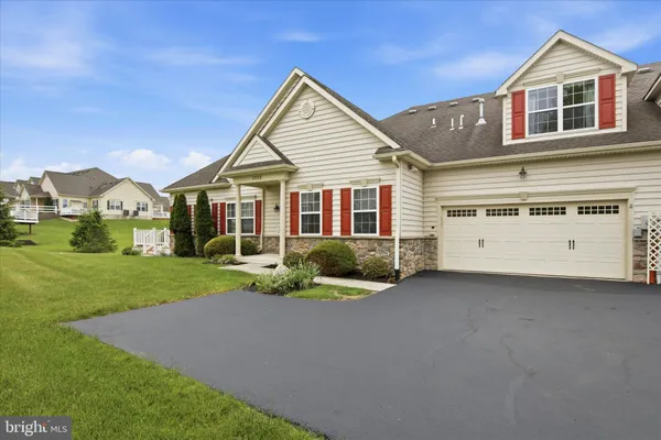 Property Slideshow image 2 of 26 | 1052 arbour ln, Quakertown, PA, 18951