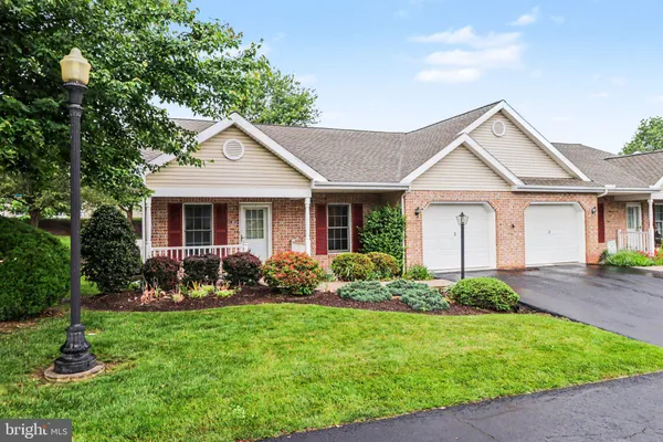 Property Slideshow image 2 of 37 | 19 blue mountain vis, Mechanicsburg, PA, 17050
