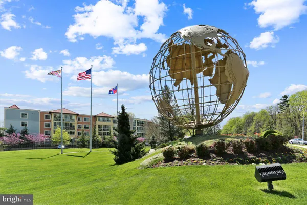 Property Slideshow image 3 of 57 | 15100 interlachen dr 4-702, Silver Spring, MD, 20906