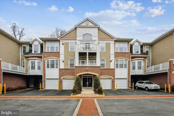 Property Slideshow image 2 of 46 | 7880 rolling woods ct 2103, Springfield, VA, 22152