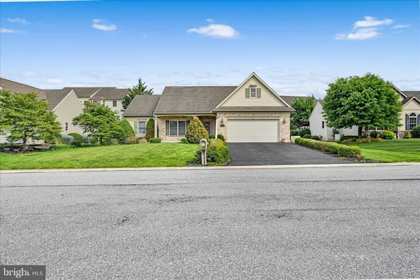 Property Slideshow image 3 of 39 | 850 water edge ct, Lebanon, PA, 17046