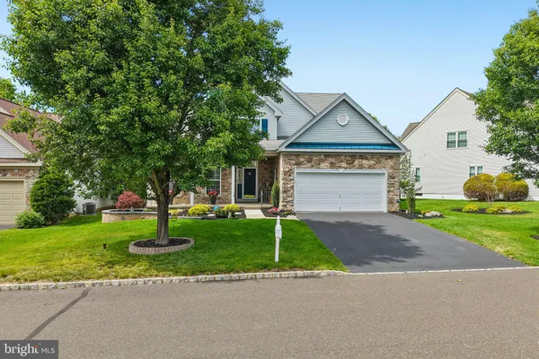 Property Slideshow image 3 of 83 | 717 s settlers cir, Warrington, PA, 18976