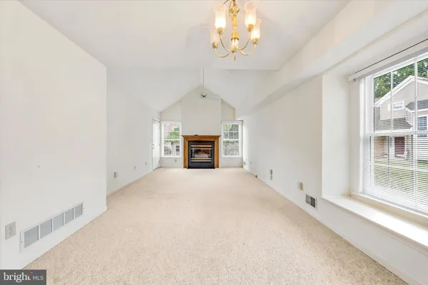 Property Slideshow image 3 of 20 | 11 fleetwood ct 22, Wilmington, DE, 19804