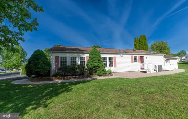 Property Slideshow image 2 of 54 | 201 village way, Royersford, PA, 19468