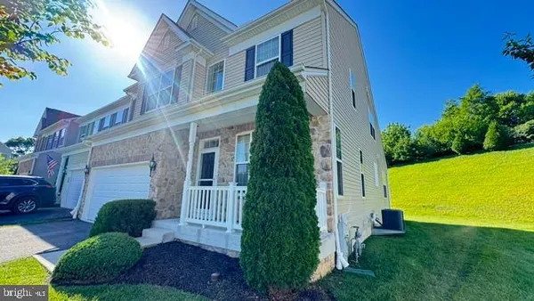 Property Slideshow image 3 of 43 | 118 greenvale mews dr 24, Westminster, MD, 21157