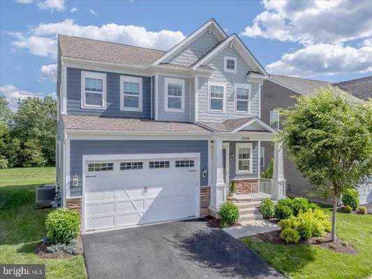 Property Slideshow image 3 of 48 | 43489 bettys farm dr, Chantilly, VA, 20152