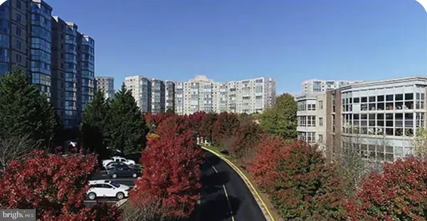 Property Slideshow image 2 of 18 | 19370 magnolia grove sq 403, Leesburg, VA, 20176