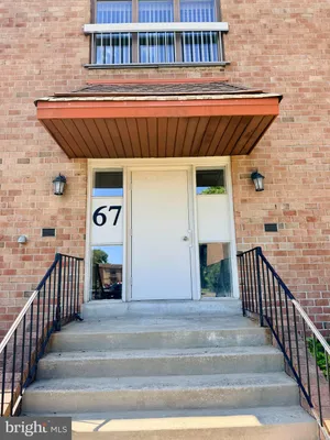 Property Slideshow image 2 of 44 | 67203 delaire landing rd 203, Philadelphia, PA, 19114