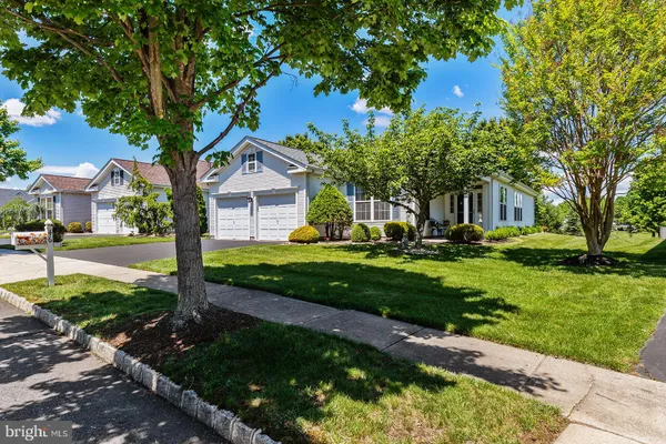 Property Slideshow image 3 of 43 | 46 minuteman cir, Allentown, NJ, 08501