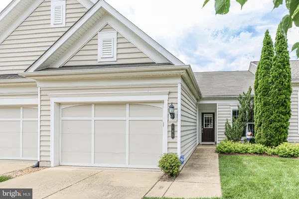 Property Slideshow image 3 of 36 | 163 castle hill dr, Fredericksburg, VA, 22406