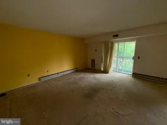 Property Slideshow image 2 of 10 | 15100 glade dr 11, Silver Spring, MD, 20906