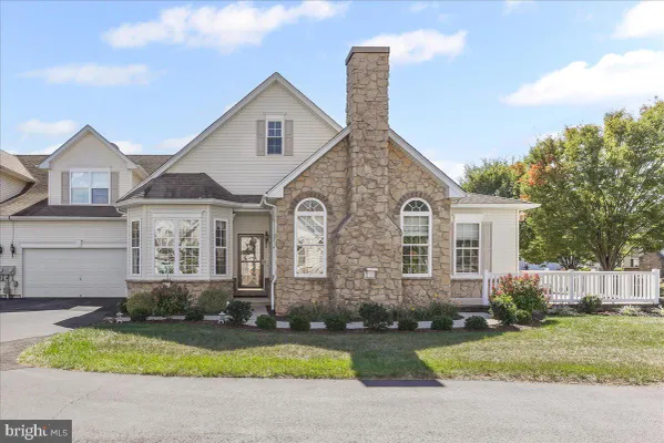 Property Slideshow image 2 of 38 | 1072 bordeaux ln, Pennsburg, PA, 18073