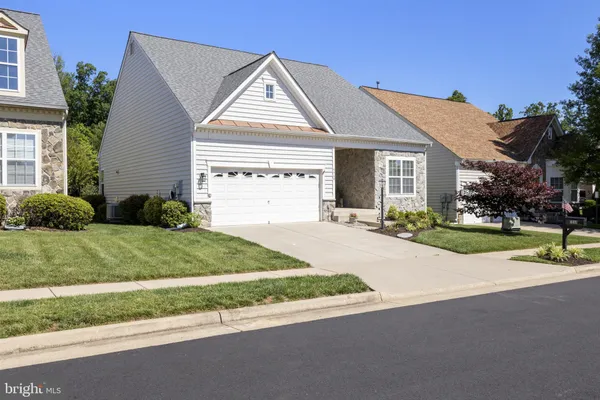 Property Slideshow image 3 of 49 | 5968 piney grove way, Gainesville, VA, 20155