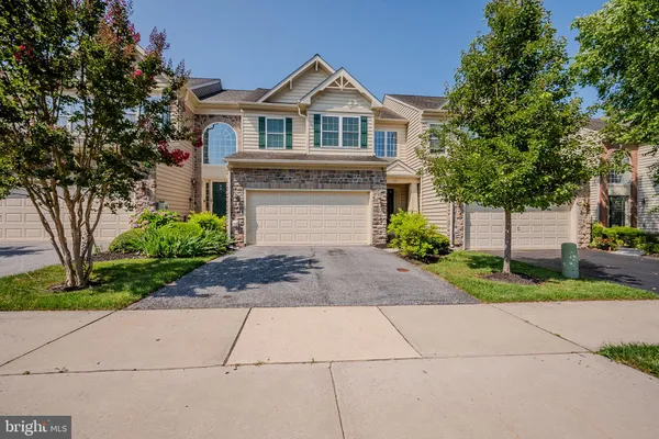 Property Slideshow image 2 of 33 | 433 pierce run, Newark, DE, 19702