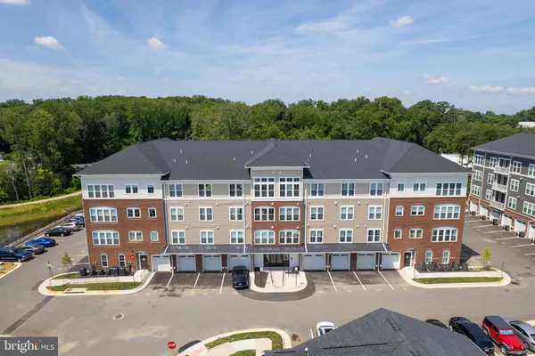 Property Slideshow image 2 of 41 | 13970 englefield dr unit 303, Woodbridge, VA, 22193