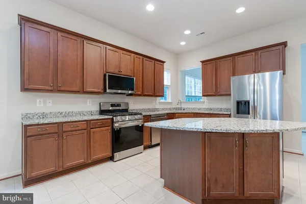 Property Slideshow image 3 of 28 | 12524 regiment ln, Fredericksburg, VA, 22407