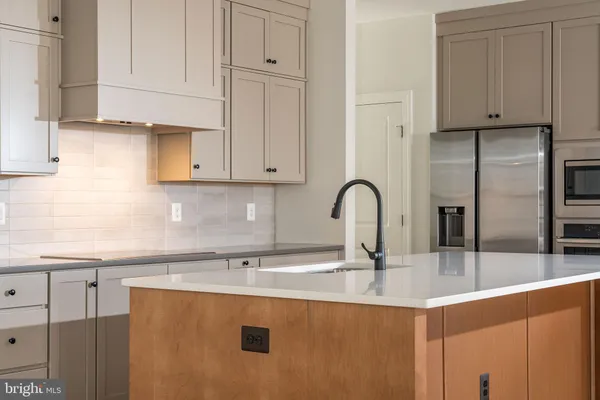 Property Slideshow image 2 of 12 | 43089 greeley sq, Ashburn, VA, 20148