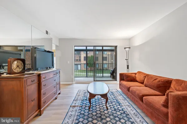 Property Slideshow image 2 of 11 | 15301 beaverbrook ct 92-2b, Silver Spring, MD, 20906