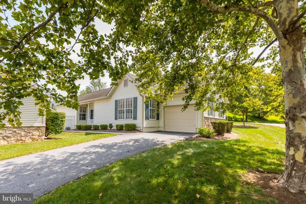 Property Slideshow image 2 of 30 | 1000 n phipps woods ct, Glen Mills, PA, 19342