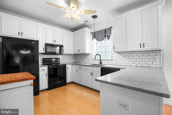 Property Slideshow image 3 of 46 | 11921 legacy woods dr, Fredericksburg, VA, 22407