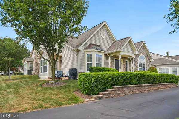 Property Slideshow image 2 of 41 | 64 villa dr 206, Warminster, PA, 18974