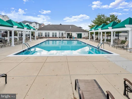 Property Slideshow image 2 of 40 | 7325 brookview rd 305, Elkridge, MD, 21075