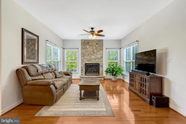 Property Slideshow image 3 of 37 | 13154 triple crown loop, Gainesville, VA, 20155