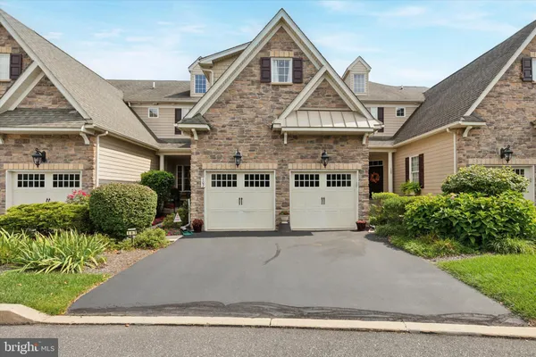 Property Slideshow image 2 of 55 | 107 caspian ln, Norristown, PA, 19403