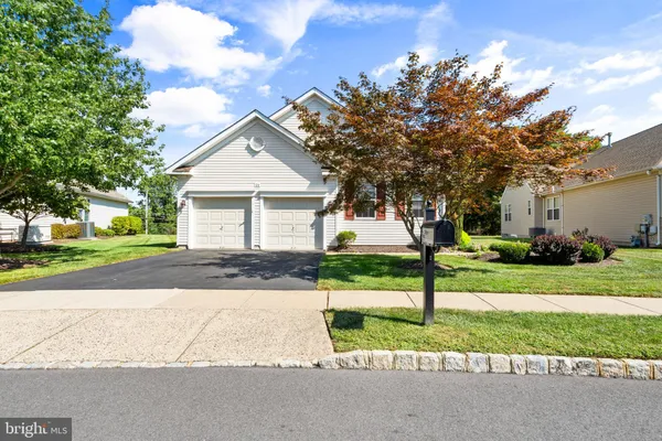 Property Slideshow image 2 of 37 | 24 tupelo ln, Langhorne, PA, 19047