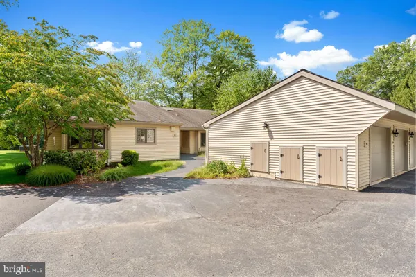 Property Slideshow image 2 of 42 | 975 kennett way, West Chester, PA, 19380