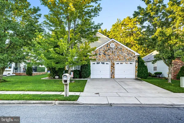 Property Slideshow image 2 of 25 | 624 riviera dr, Williamstown, NJ, 08094