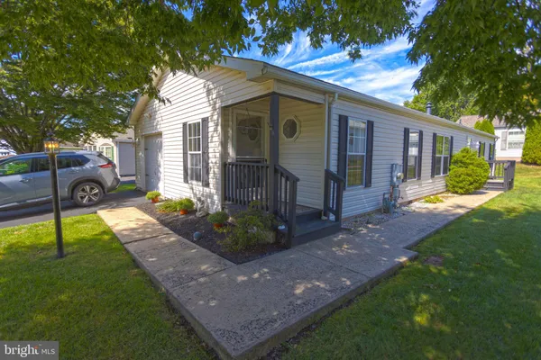 Property Slideshow image 2 of 30 | 609 village way, Royersford, PA, 19468