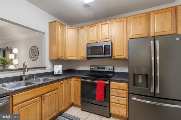 Property Slideshow image 2 of 32 | 6155 shadywood rd 204, Elkridge, MD, 21075