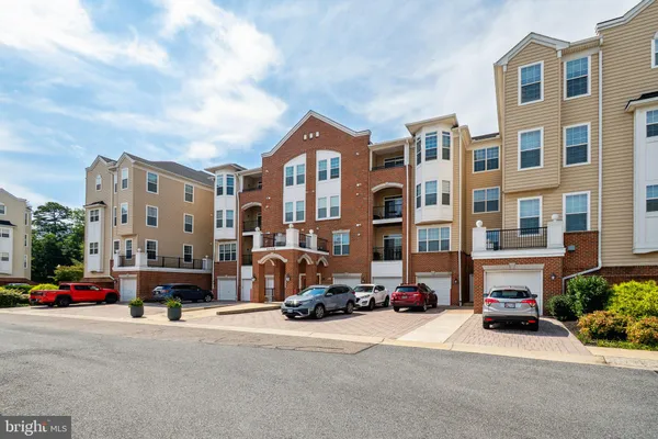 Property Slideshow image 2 of 32 | 8608 wandering fox trl 303, Odenton, MD, 21113
