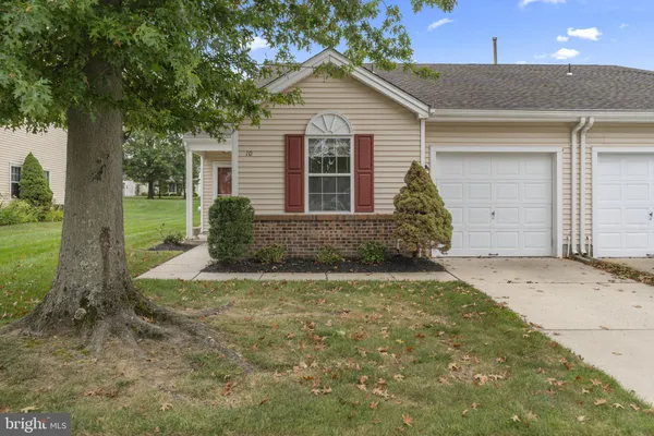 Property Slideshow image 2 of 25 | 10 yarrow pl, Mount Laurel, NJ, 08054