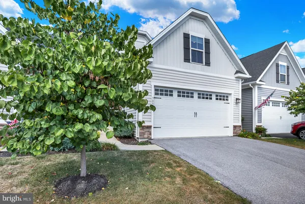 Property Slideshow image 3 of 55 | 3052 lorelai dr, Harrisburg, PA, 17110