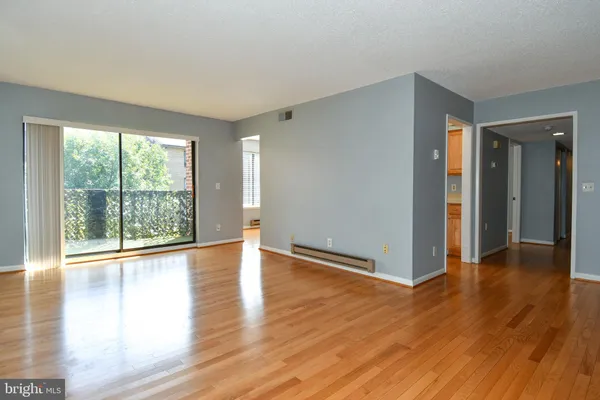 Property Slideshow image 2 of 36 | 15311 beaverbrook ct 90-2e, Silver Spring, MD, 20906