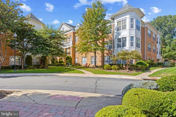 Property Slideshow image 2 of 37 | 8610 liberty trl unit 201, Manassas, VA, 20110