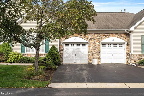 Property Slideshow image 3 of 28 | 18 goldfinch dr, Hamilton, NJ, 08690