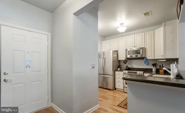 Property Slideshow image 3 of 18 | 6150 shadywood rd unit 401, Elkridge, MD, 21075