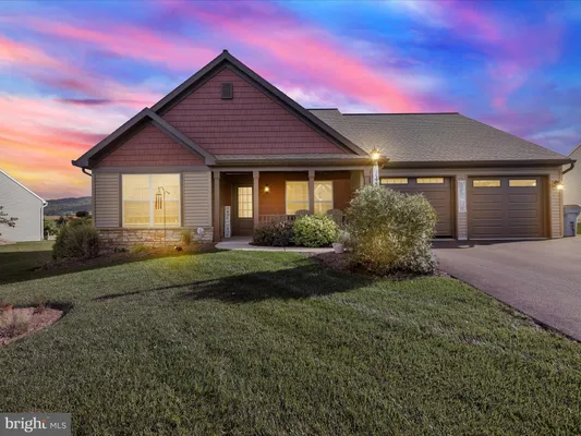 Property Slideshow image 2 of 26 | 143 rosebush ct, Womelsdorf, PA, 19567