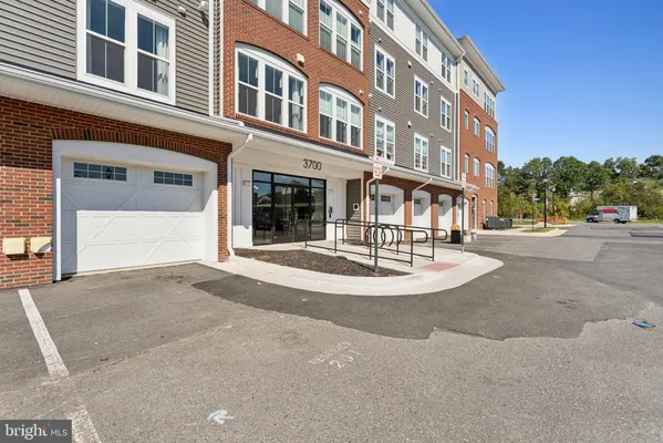 Property Slideshow image 3 of 25 | 3700 havertill ln # 1201, Woodbridge, VA, 22193