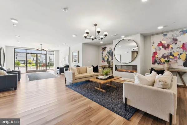 Property Slideshow image 3 of 25 | 3700 havertill ln 201, Woodbridge, VA, 22193